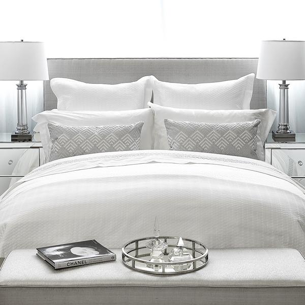 Classic white bedding with the correct duvet size.